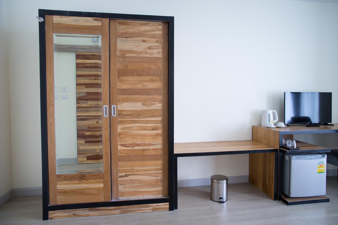 Triple B Boutique Residence Si Racha Exteriör bild