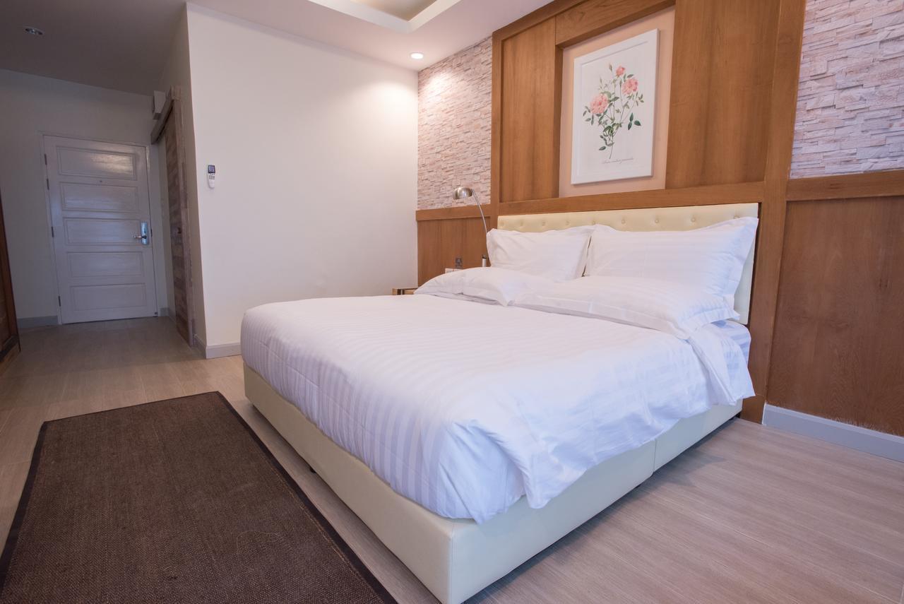 Triple B Boutique Residence Si Racha Exteriör bild