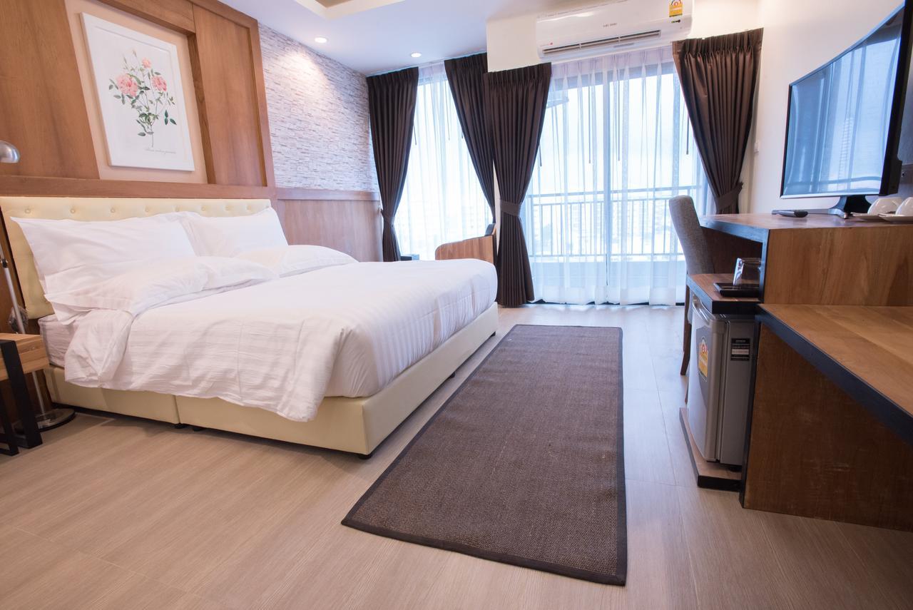 Triple B Boutique Residence Si Racha Exteriör bild