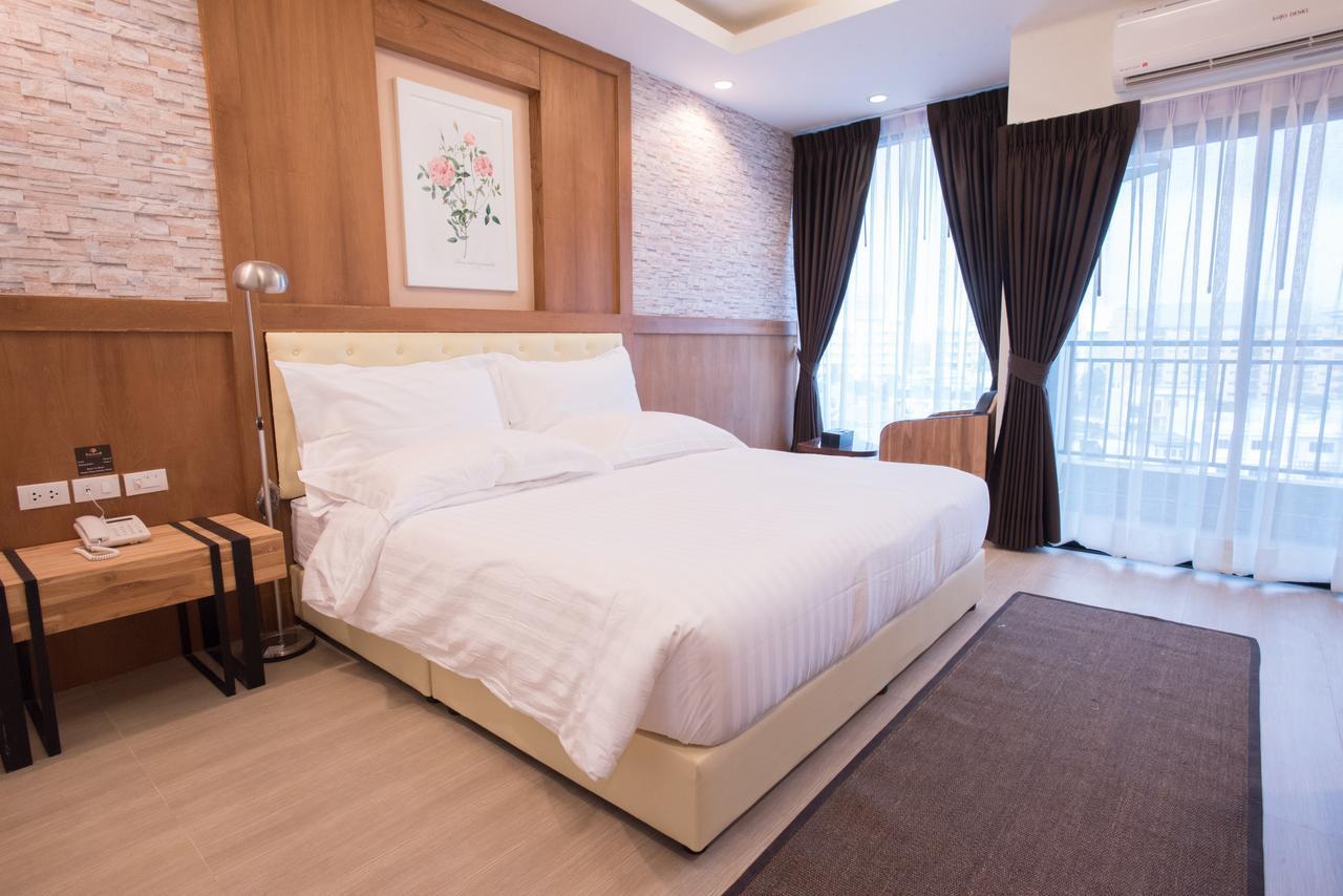 Triple B Boutique Residence Si Racha Exteriör bild