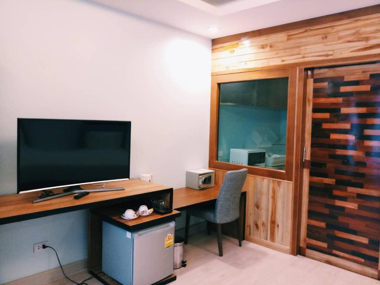Triple B Boutique Residence Si Racha Exteriör bild