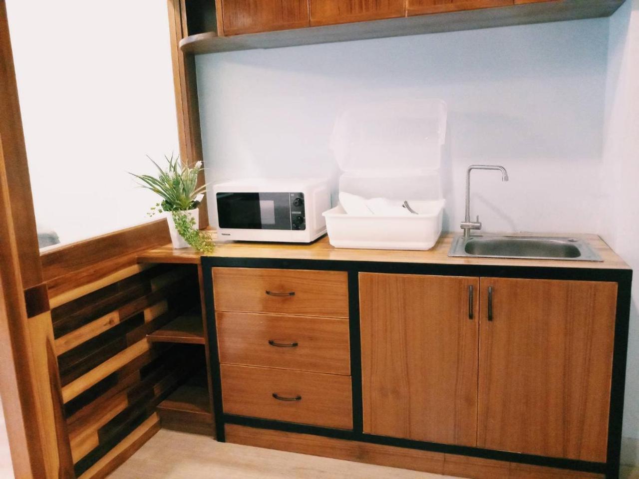 Triple B Boutique Residence Si Racha Exteriör bild